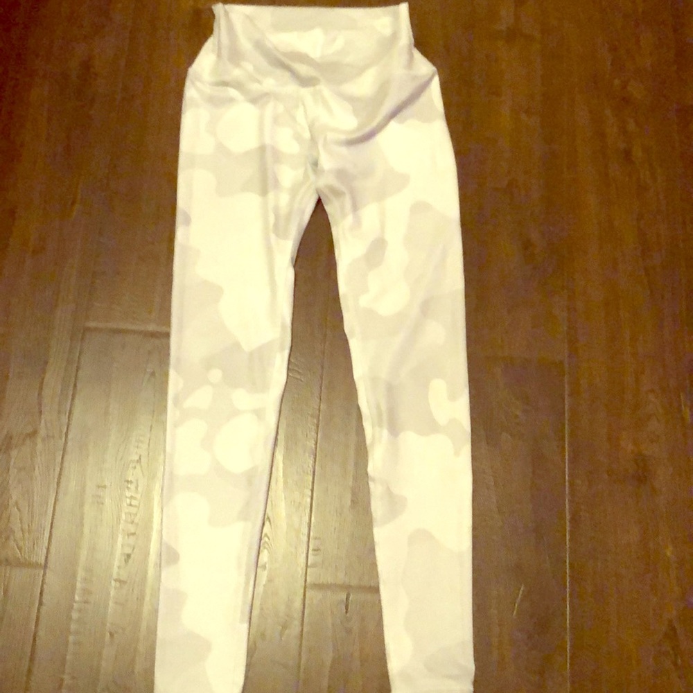 Alo yoga camo leggings